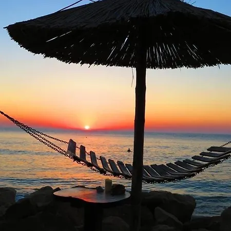 Summer Janet Lägenhet