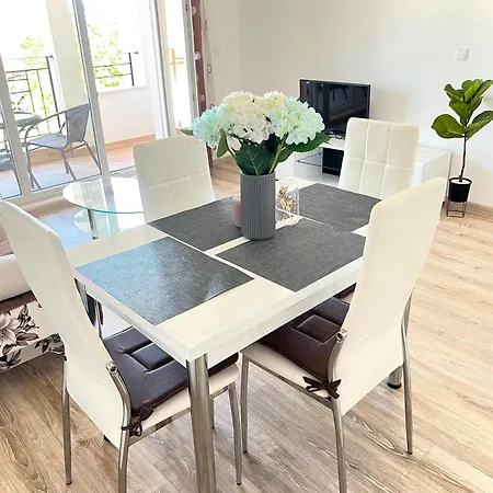 Summer Janet Lägenhet