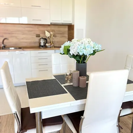 Summer Janet Lägenhet