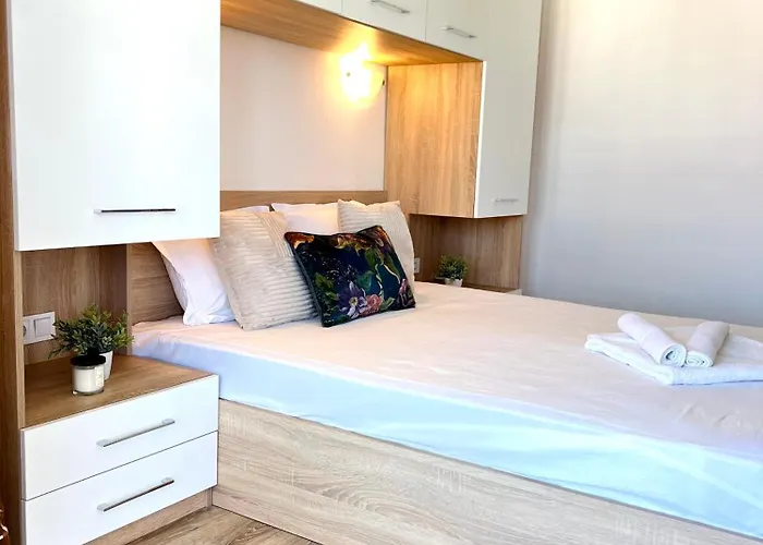 Summer Janet Lejlighed *