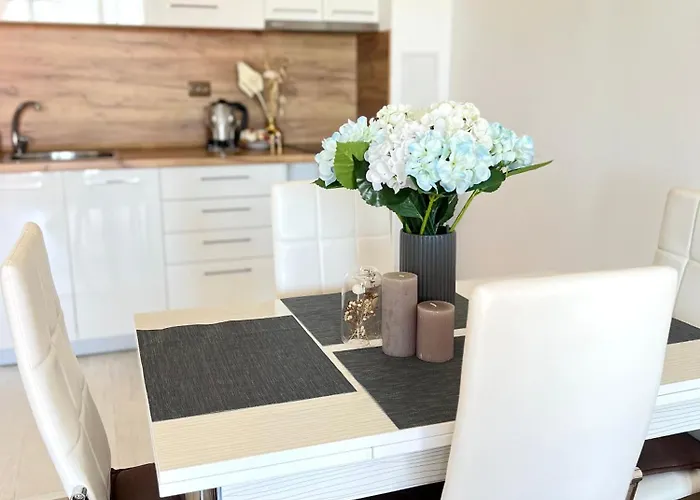 Summer Janet Lejlighed