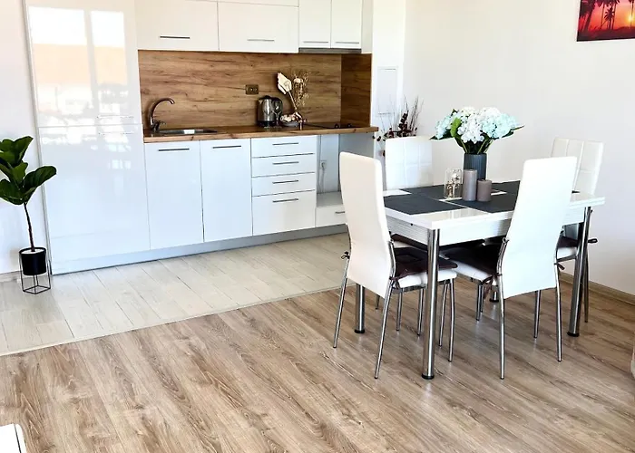 Summer Janet Lejlighed